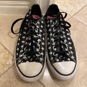 Converse Chuck Taylor All Star skull with pink bow size 9